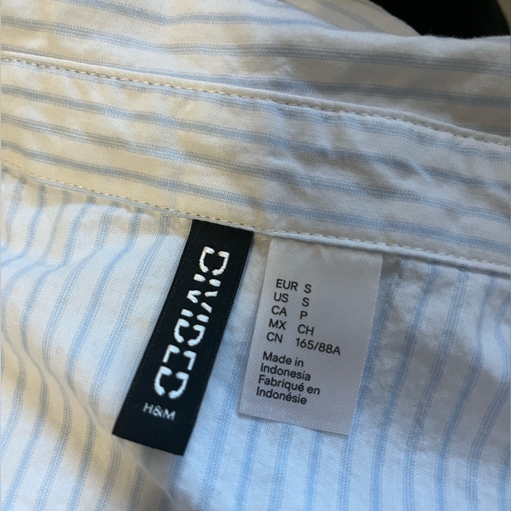 H & M button down top - Picture 3 of 3